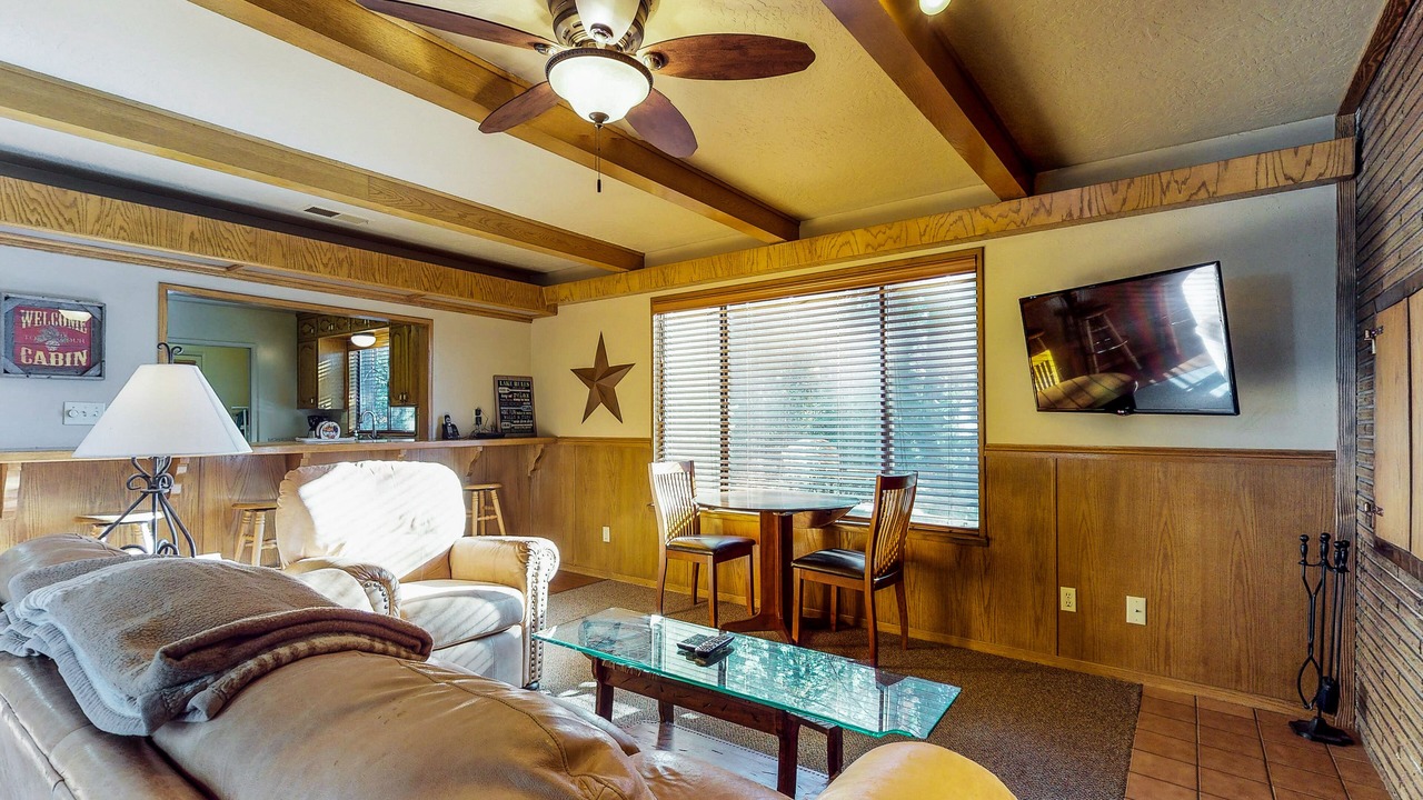 Photo of Livingroom in Shaver Lake