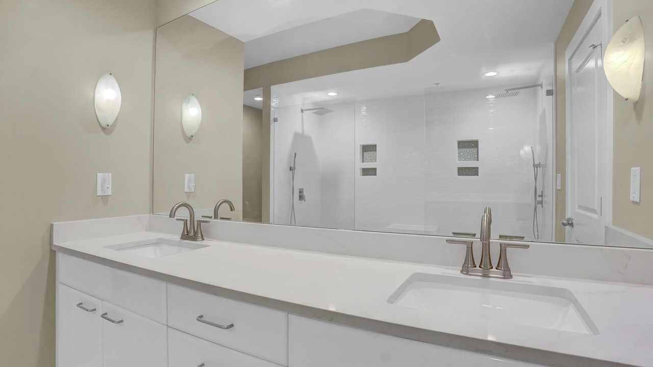 Photo of Bathroom in Orange Beach East