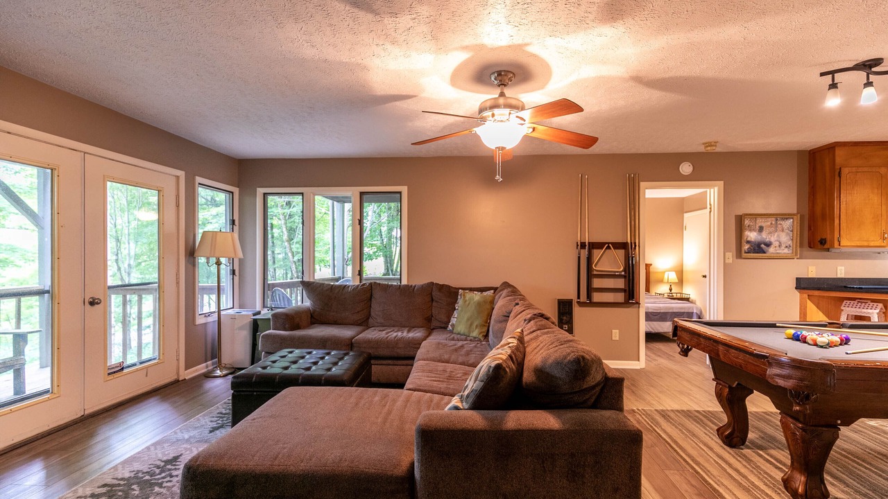 Photo of Livingroom in Seven Devils