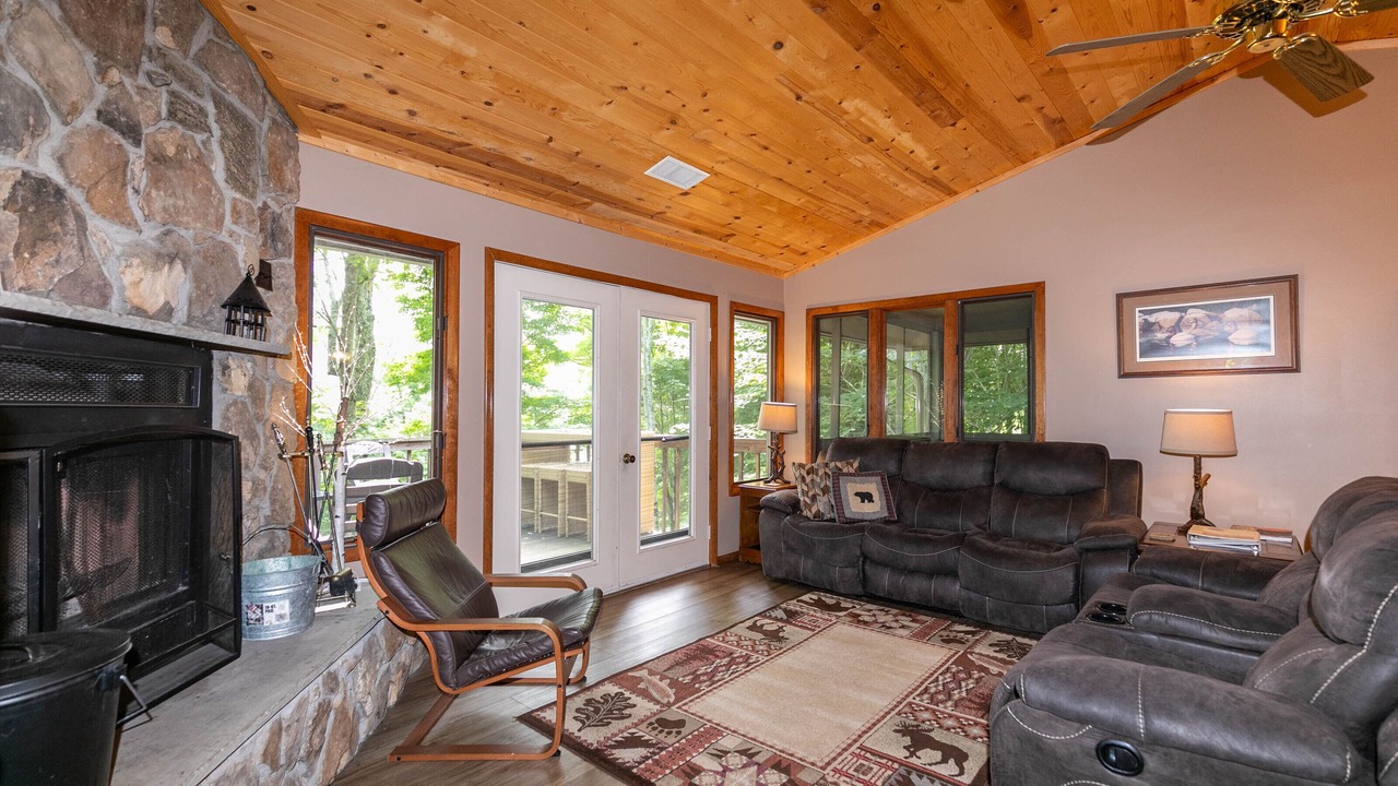 Photo of Livingroom in Seven Devils