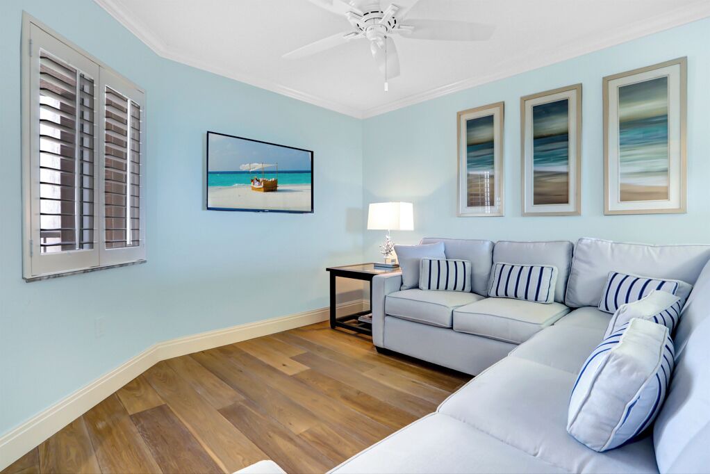 Photo of Livingroom in Park Shore