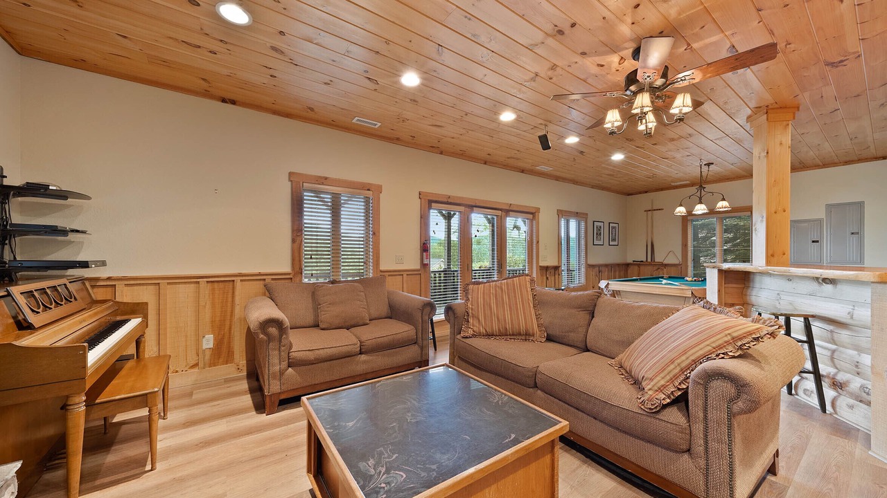 Photo of Livingroom in Seven Devils