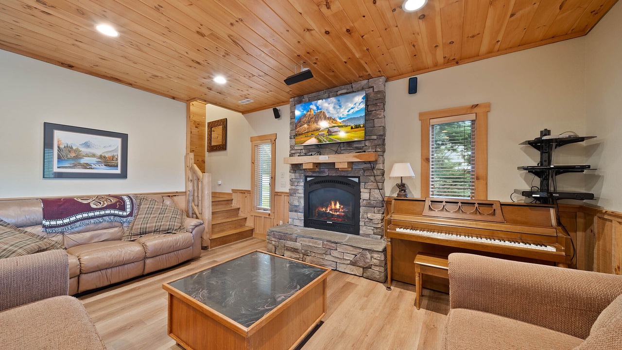 Photo of Livingroom in Seven Devils
