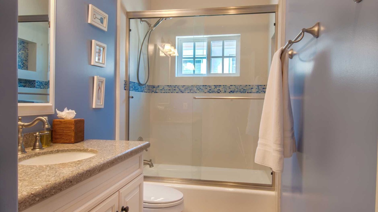 Photo of Bathroom in Balboa Peninsula