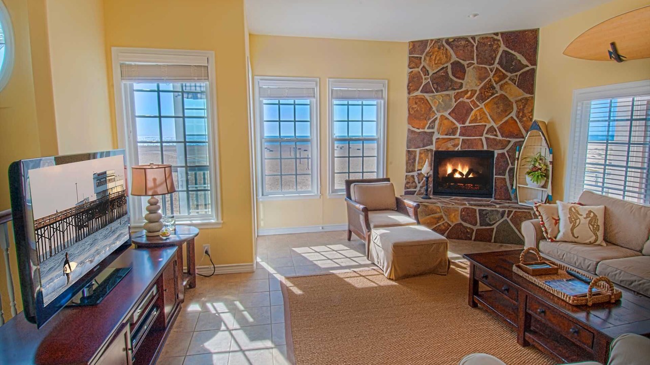 Photo of Livingroom in Balboa Peninsula