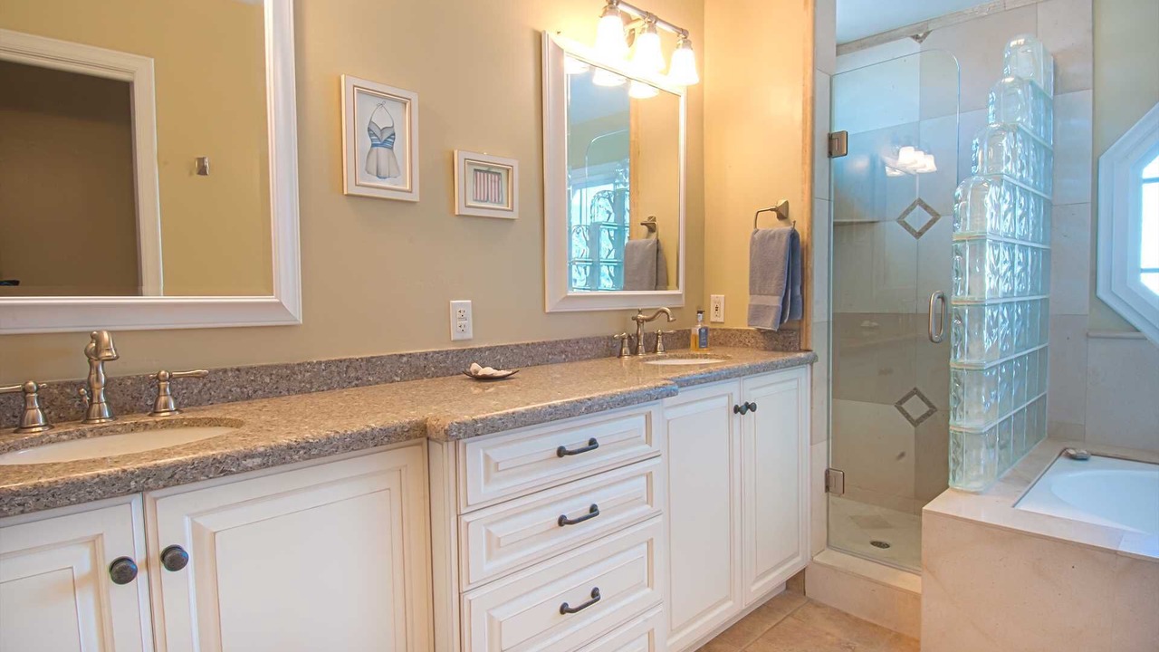 Photo of Bathroom in Balboa Peninsula