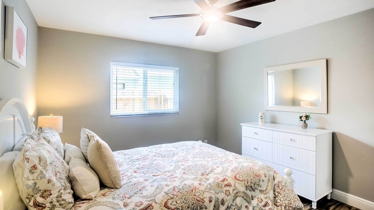 Photo of Bedroom in Naples Park