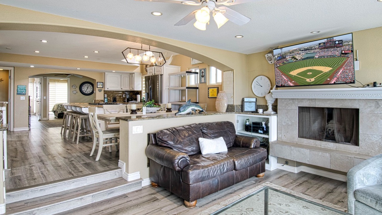 Photo of Livingroom in Balboa Peninsula