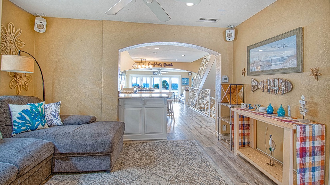 Photo of Livingroom in Balboa Peninsula