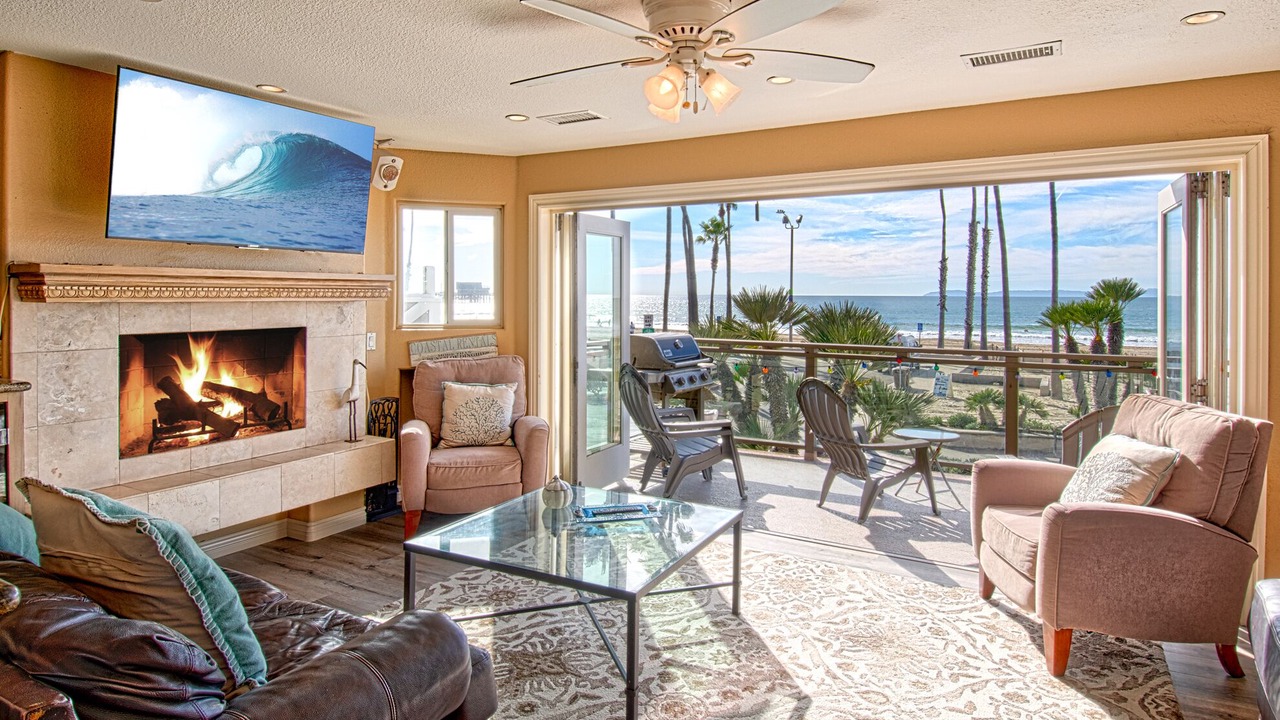 Photo of Livingroom in Balboa Peninsula