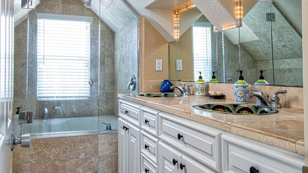 Photo of Bathroom in Balboa Peninsula