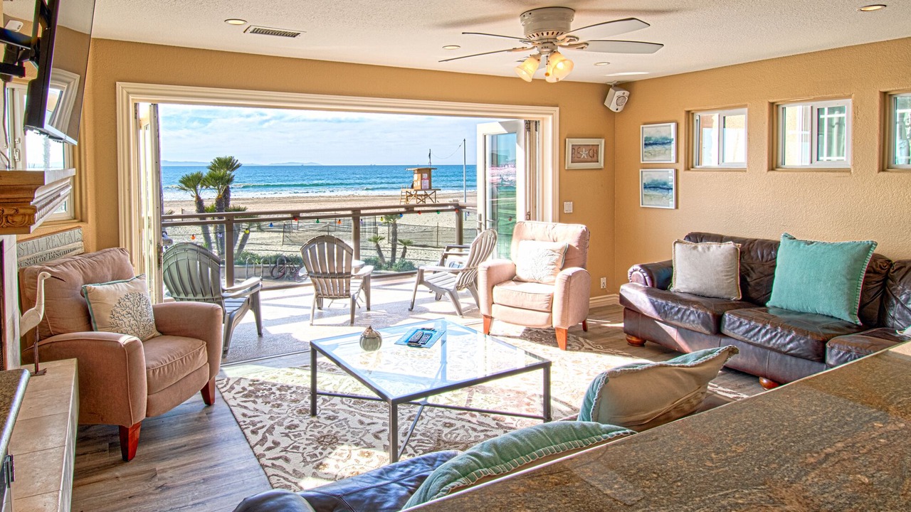 Photo of Livingroom in Balboa Peninsula