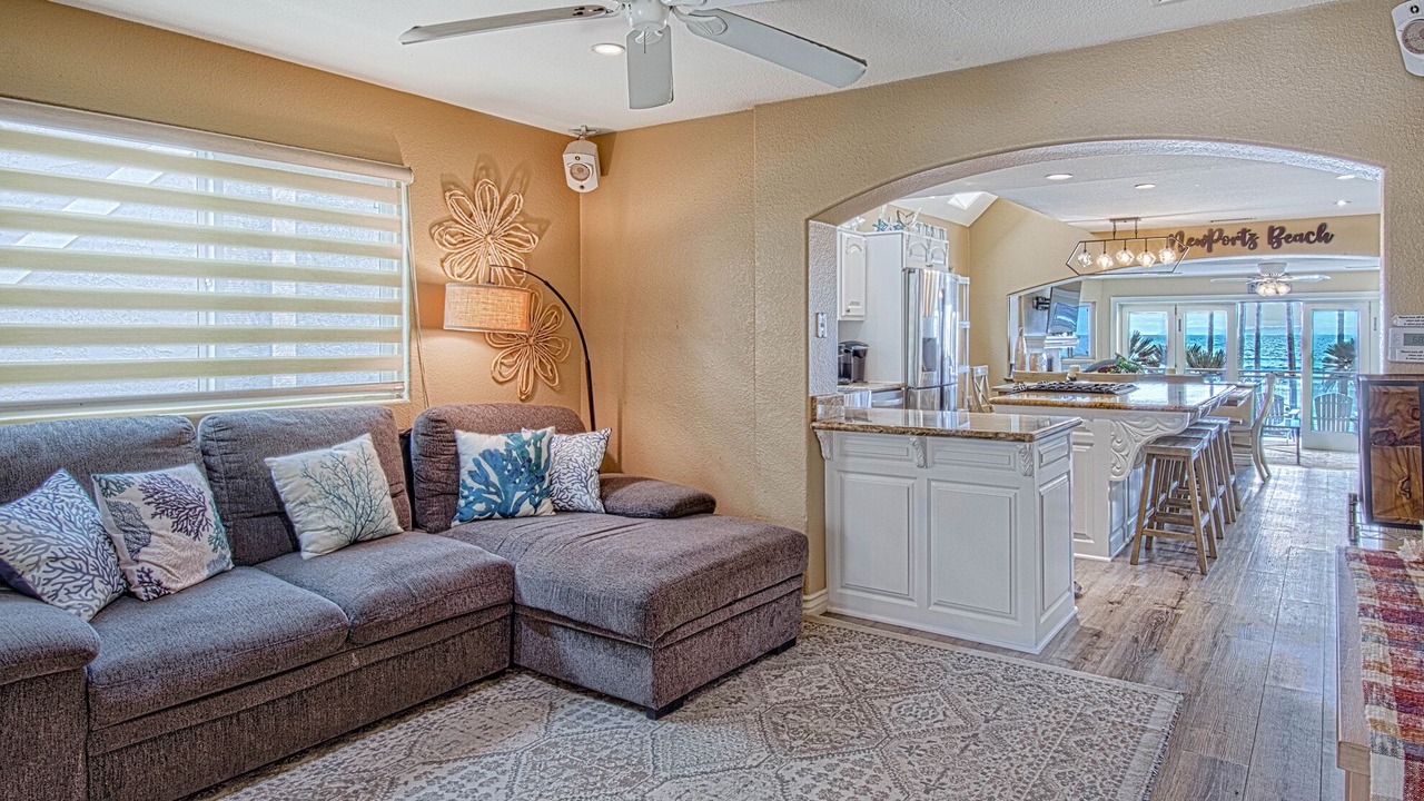 Photo of Livingroom in Balboa Peninsula