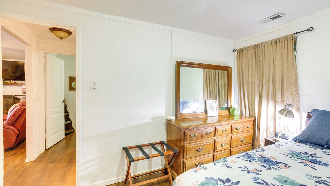Photo of Bedroom in Delta