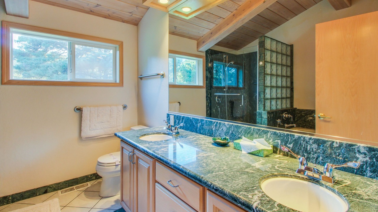 Photo of Bathroom in Sea Ranch
