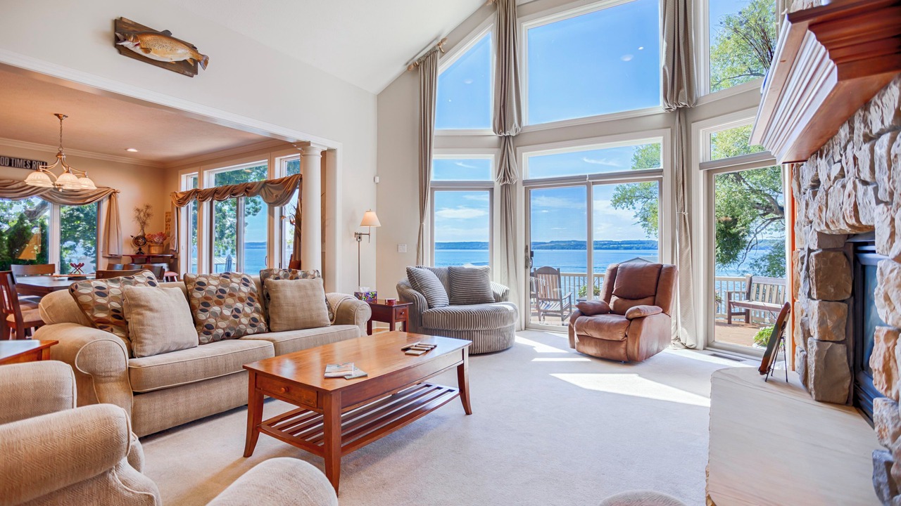 Photo of Livingroom in Town of Varick