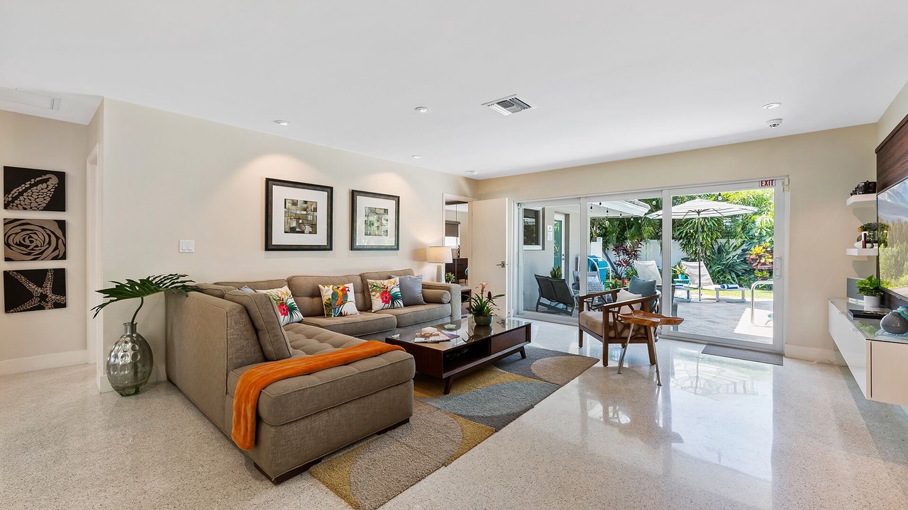 Photo of Livingroom in Imperial Point