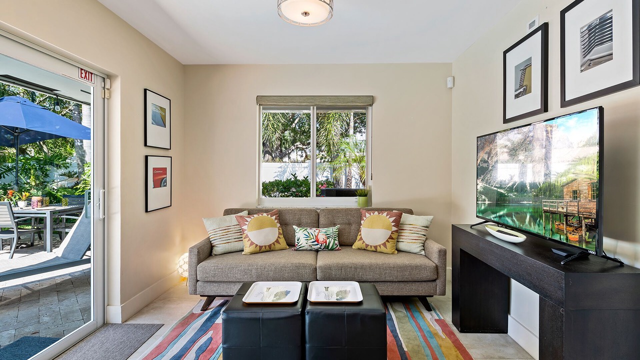 Photo of Livingroom in Imperial Point