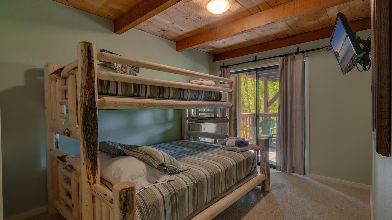 Photo of Bedroom in Lake Forest