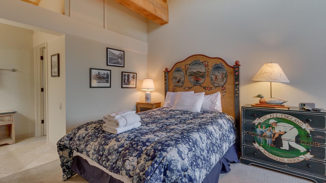 Photo of Bedroom in Lake Forest