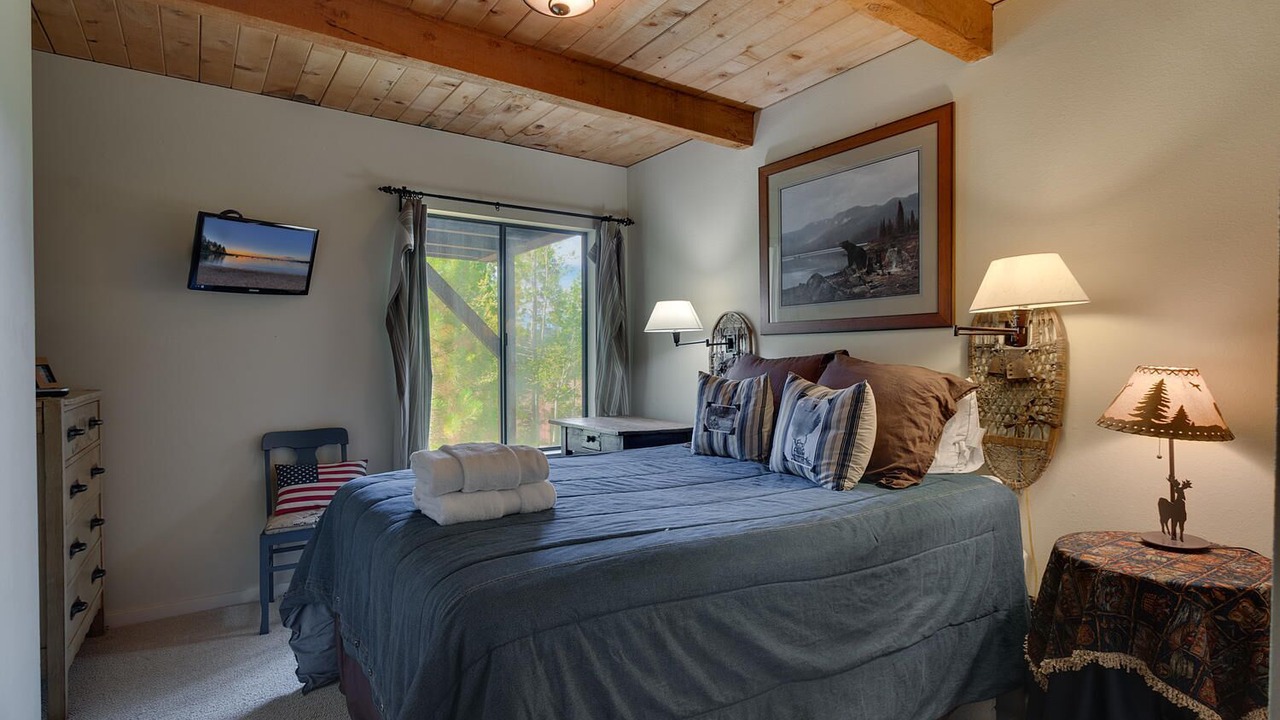 Photo of Bedroom in Lake Forest