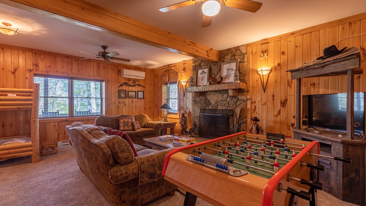 Photo of Livingroom in Seven Devils
