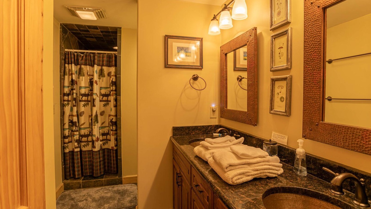 Photo of Bathroom in Seven Devils