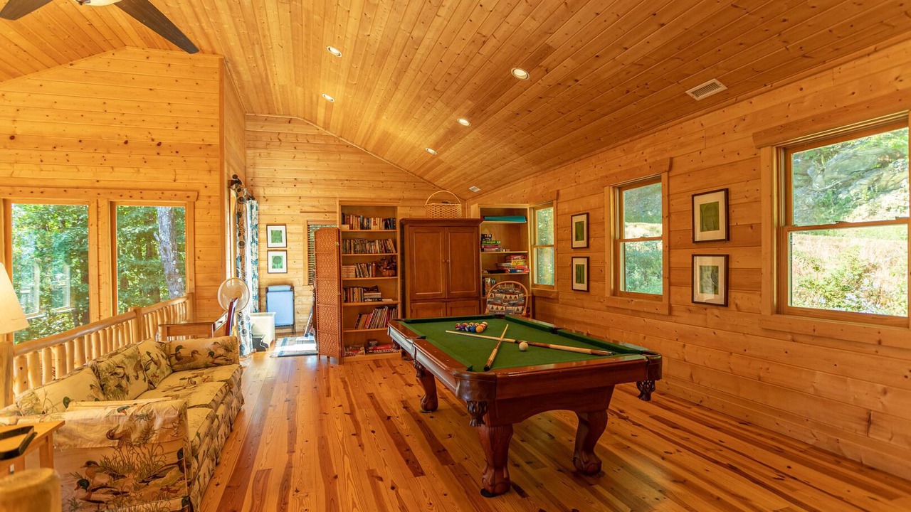 Photo of Bedroom in Seven Devils
