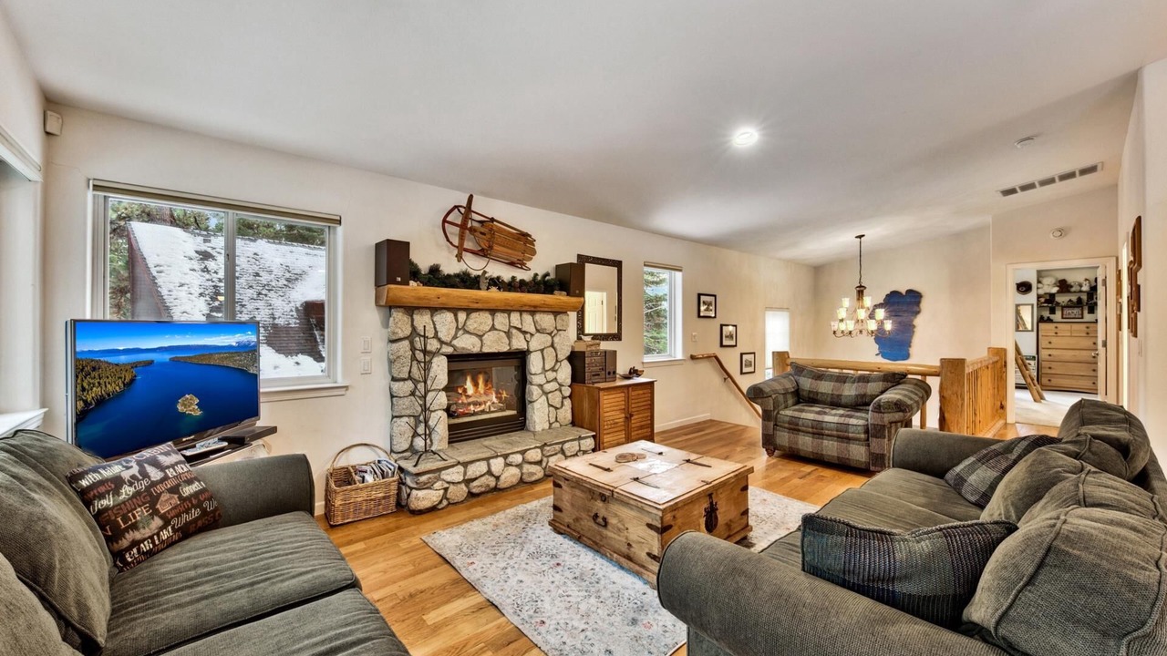 Photo of Livingroom in Pioneer Trail