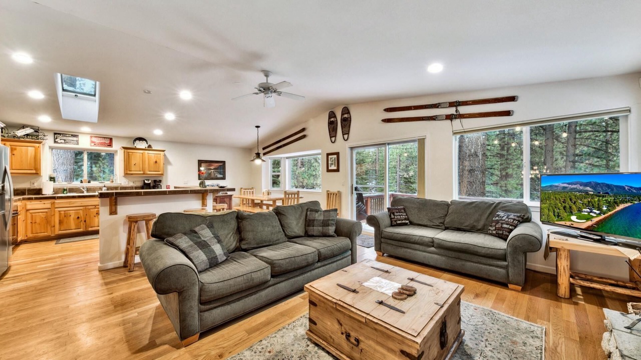 Photo of Livingroom in Pioneer Trail
