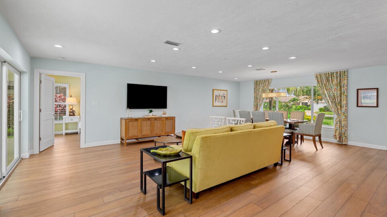 Photo of Livingroom in Kings Lake