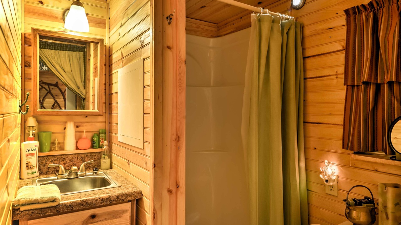 Photo of Bathroom in Celo