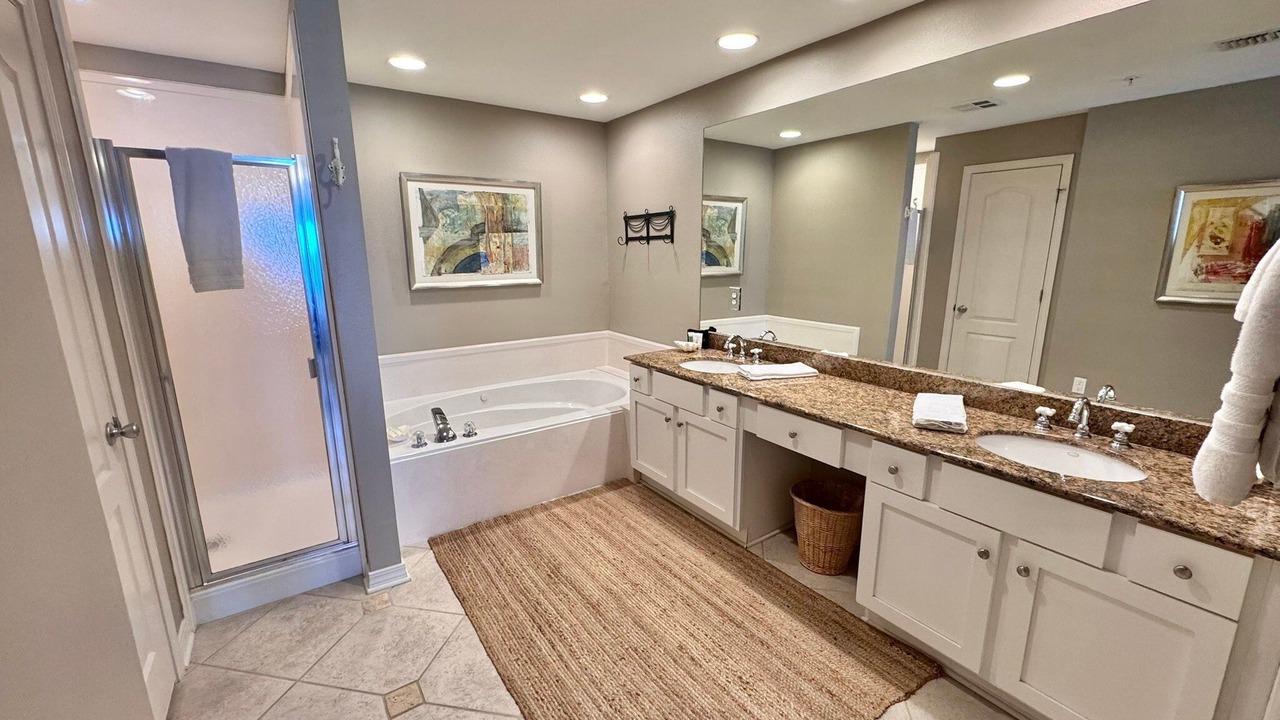 Photo of Bathroom in Orange Beach East