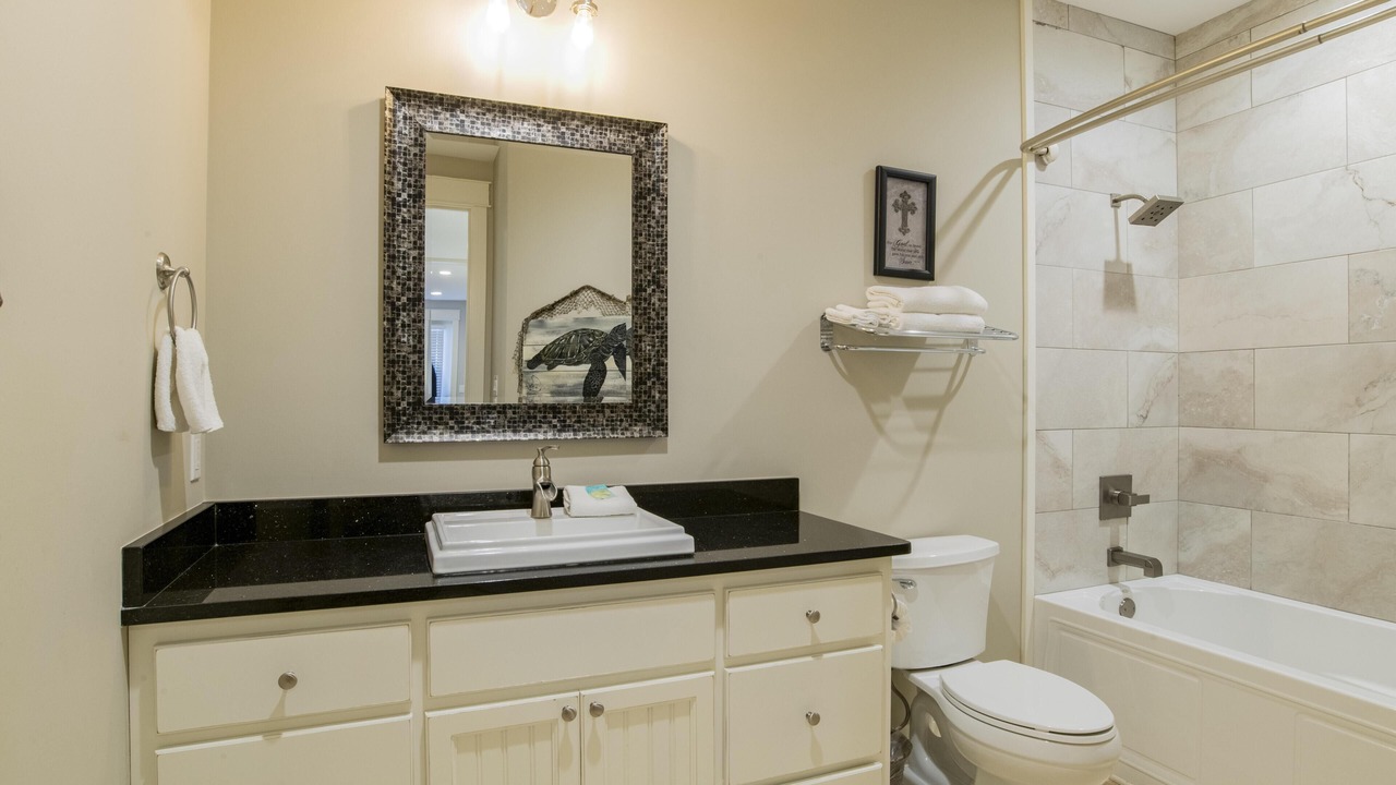 Photo of Bathroom in Orange Beach East