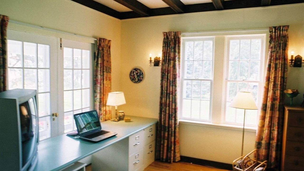 Photo of Livingroom in Shanty Bay