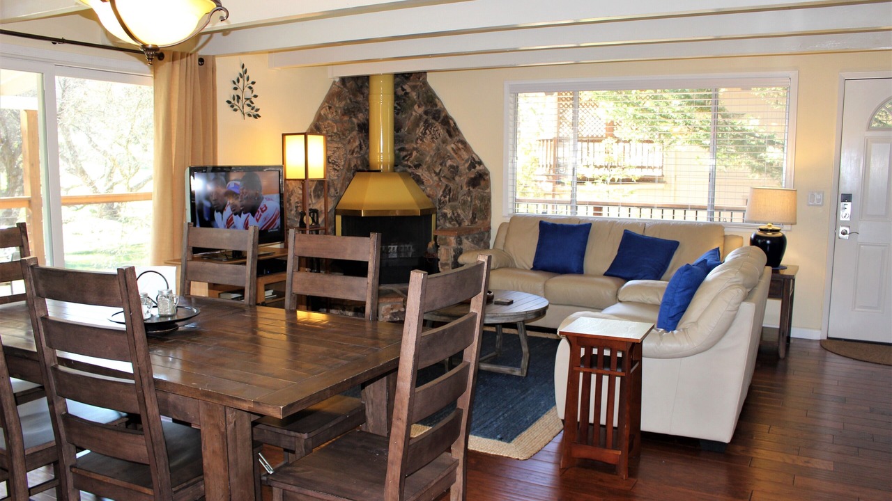 Photo of Livingroom in Groveland
