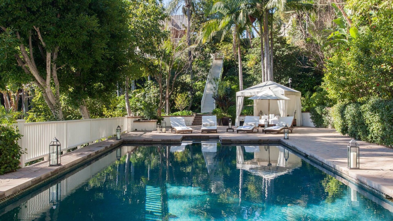 Photo of Outdoor in Hollywood Hills West