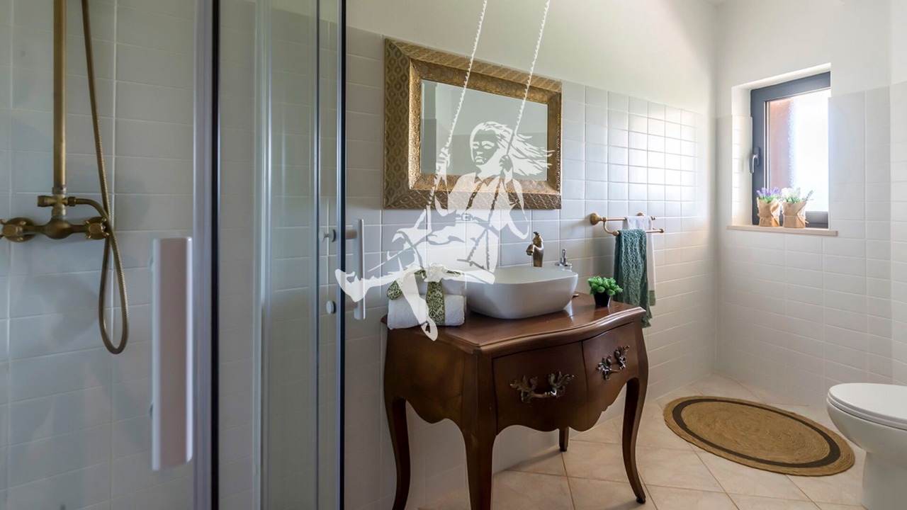 Photo of Bathroom in Paco
