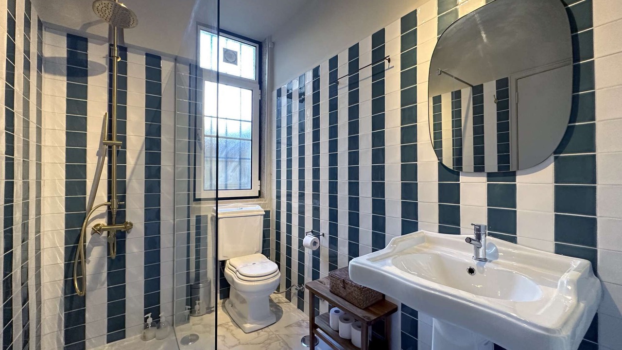 Photo of Bathroom in Baixa