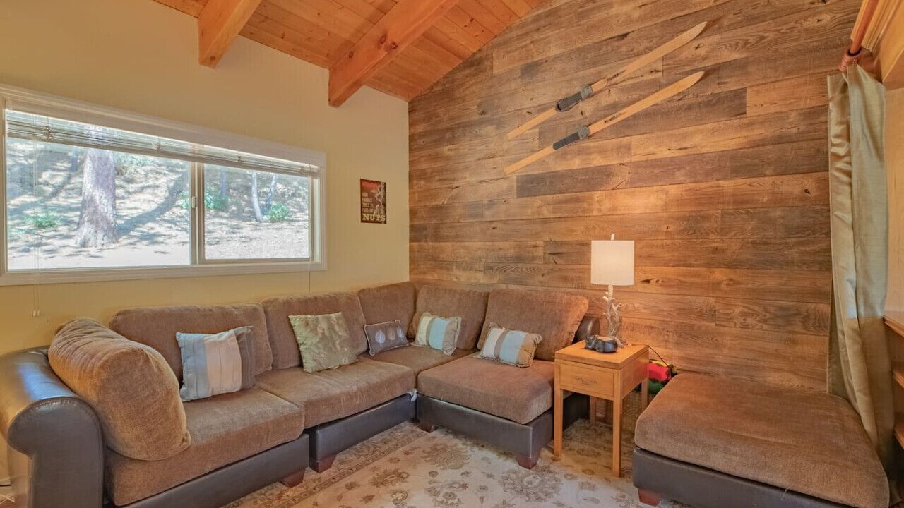 Photo of Livingroom in Upper Moonridge