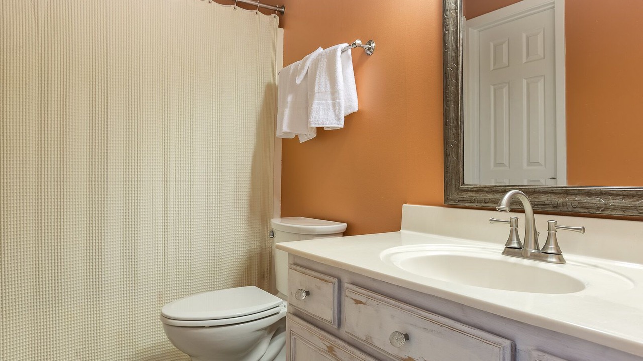 Photo of Bathroom in Orange Beach East