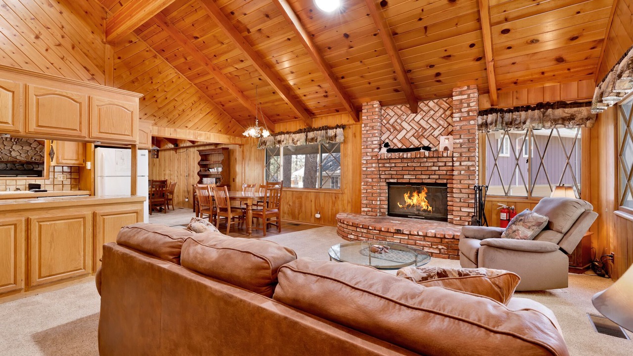 Photo of Livingroom in Summit Estates