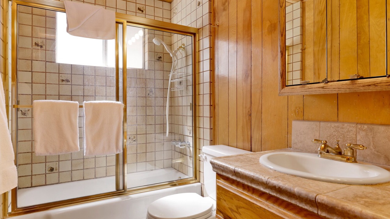 Photo of Bathroom in Summit Estates