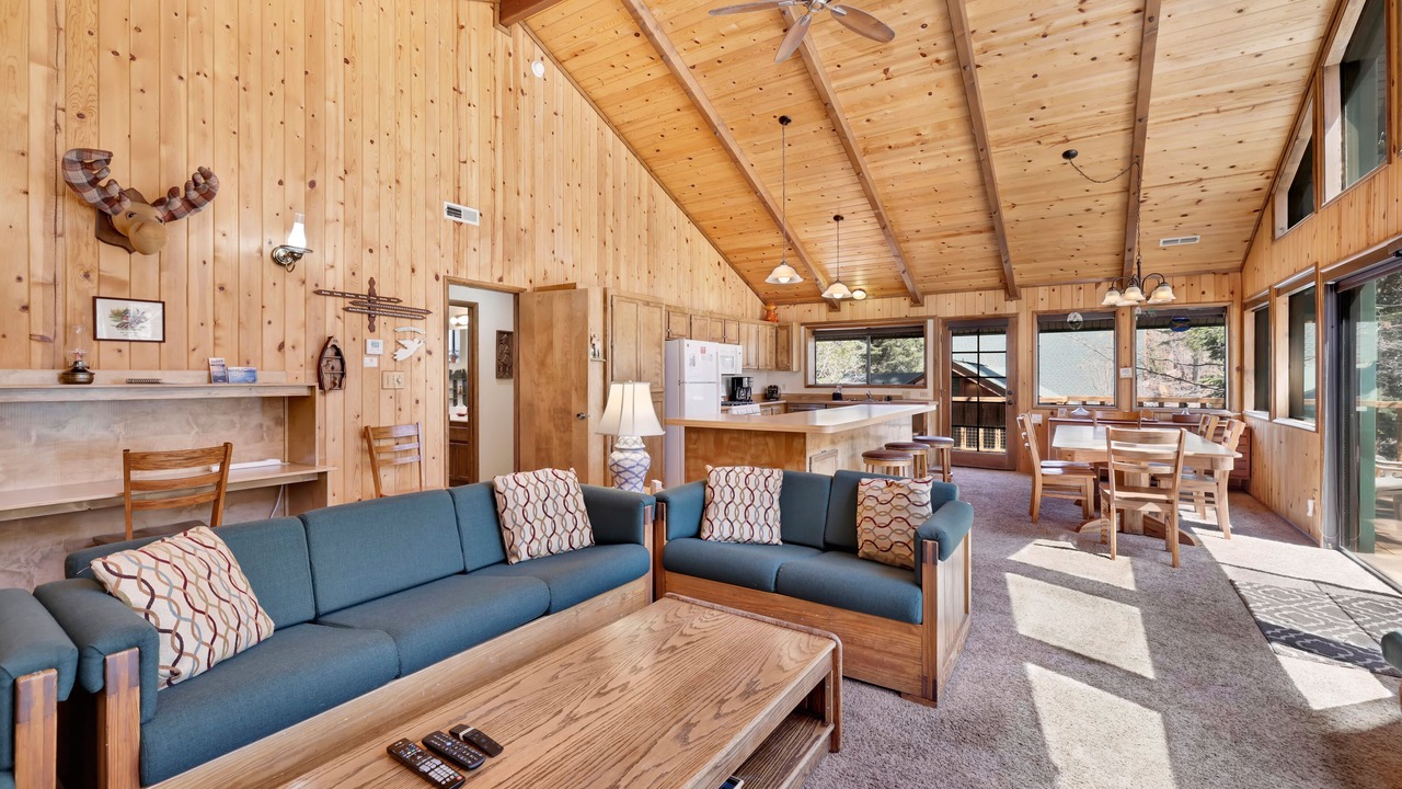 Photo of Livingroom in Upper Moonridge