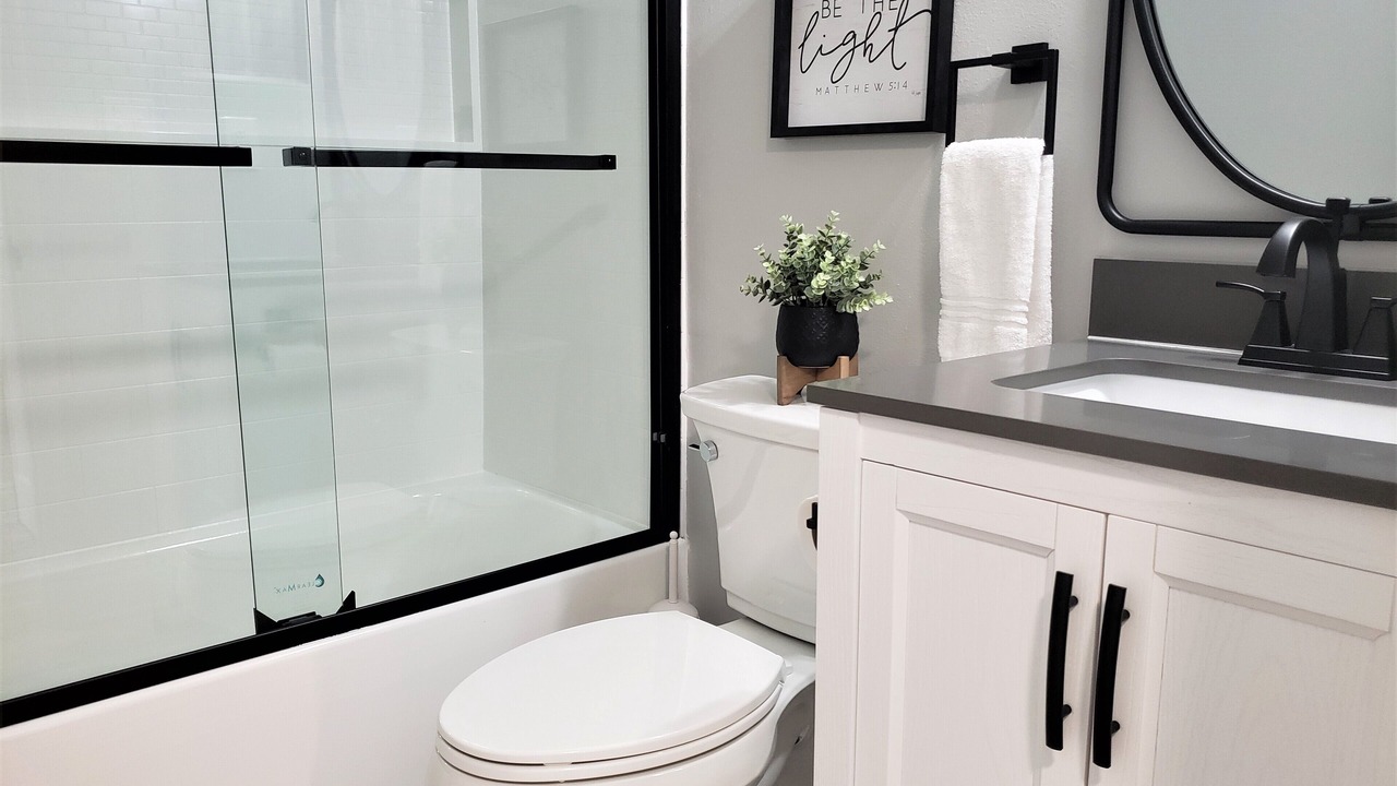Photo of Bathroom in Orange Beach East