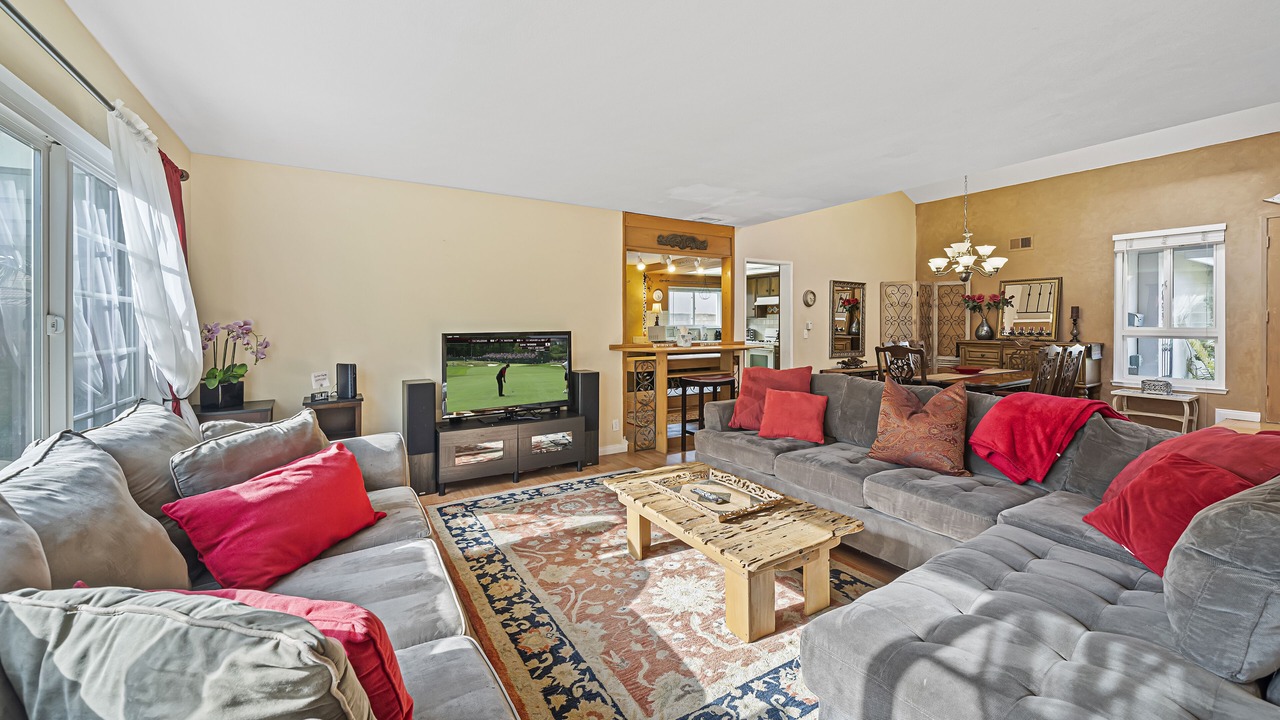 Photo of Livingroom in Westside Costa Mesa
