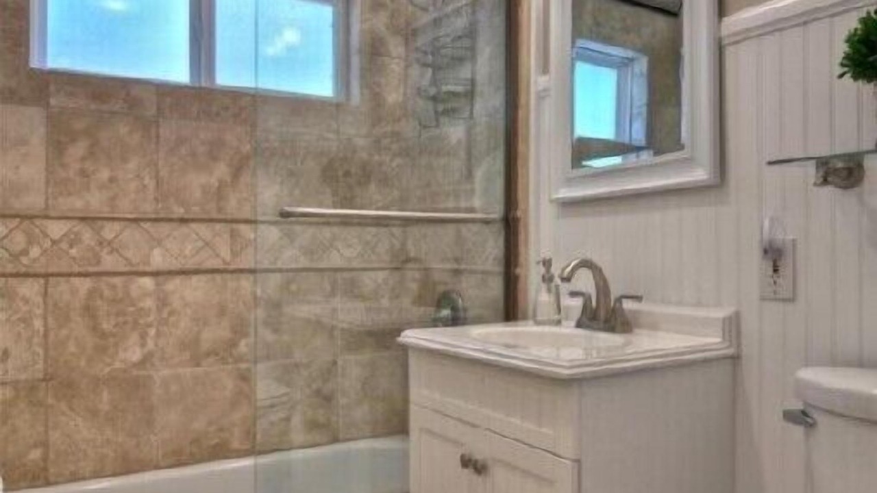 Photo of Bathroom in Corona del Mar