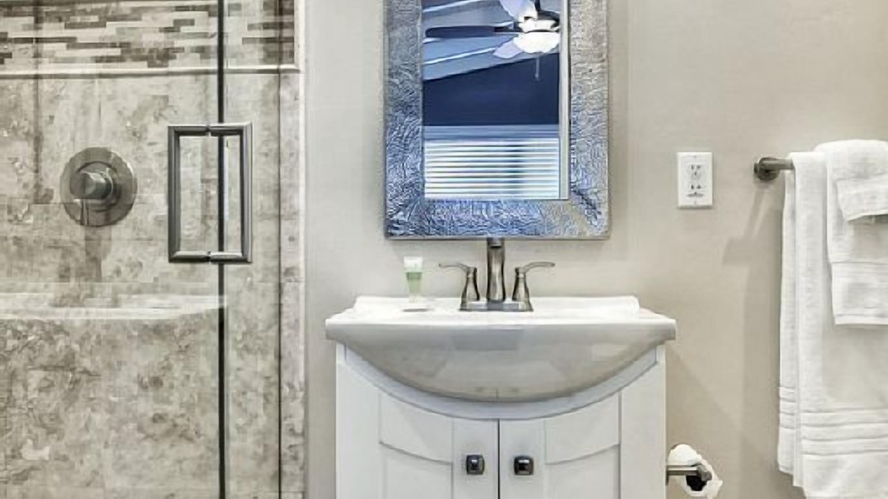 Photo of Bathroom in Corona del Mar