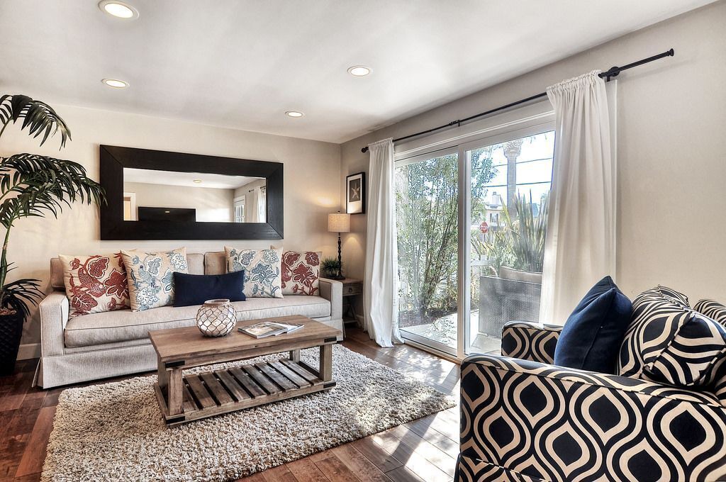 Photo of Livingroom in Corona del Mar