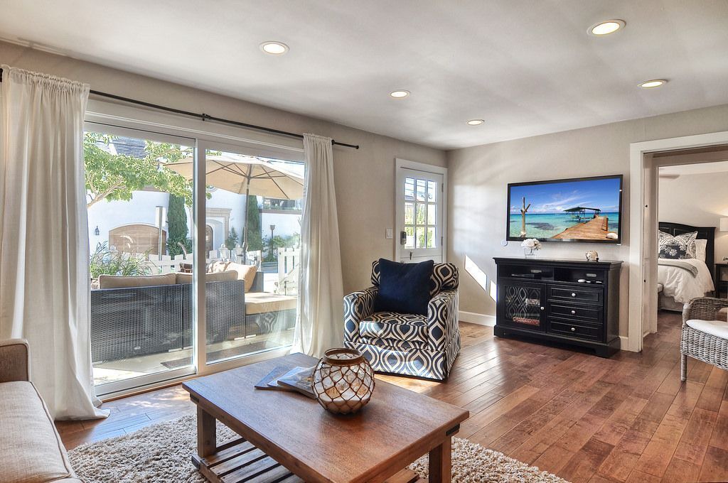 Photo of Livingroom in Corona del Mar